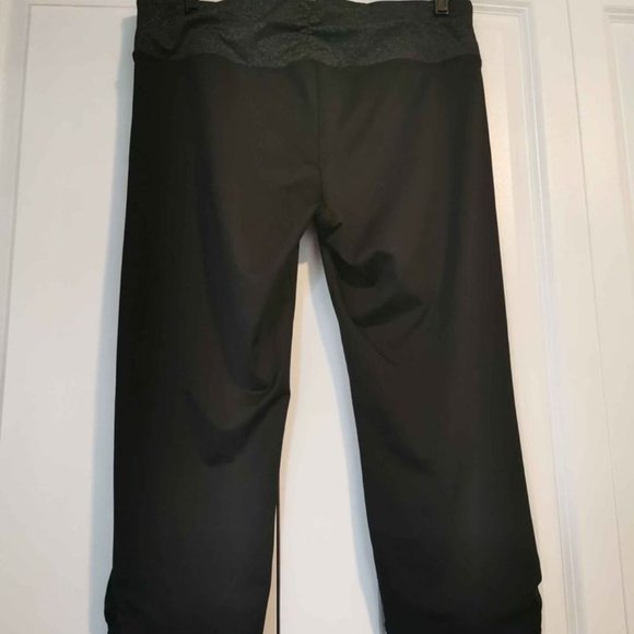 Ardene Black & Charcoal Capri Ruched Leggings - Picture 3 of 5